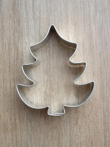 Malé vykrajovátko SMRČEK 4,5 cm - NEREZOVÝ
