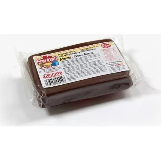 Balení hnědé potahovací hmoty Kelmy 250 g