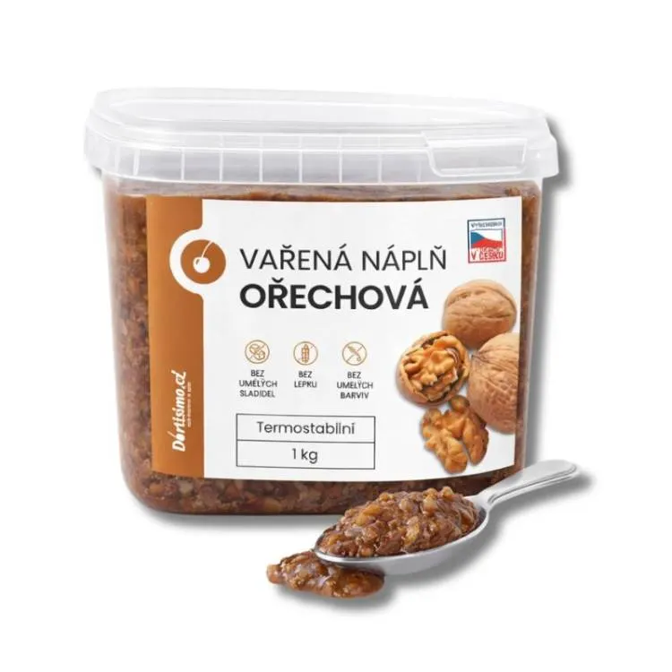 Balení hotové ořechové náplně pro pečení koláčů
