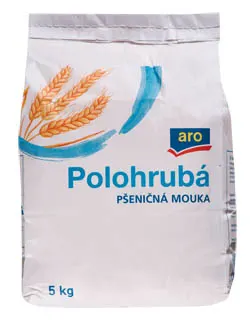 Velké papírové balení pšeničné polohrubé mouky aro 5 kg